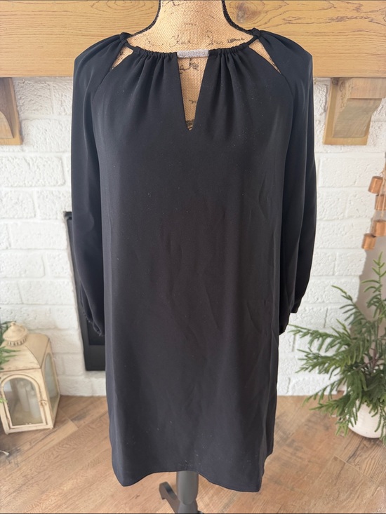 Trina Turk Dresses & Skirts - Trina Turk Lyra Black Long-Sleeve Keyhole Shift Dress